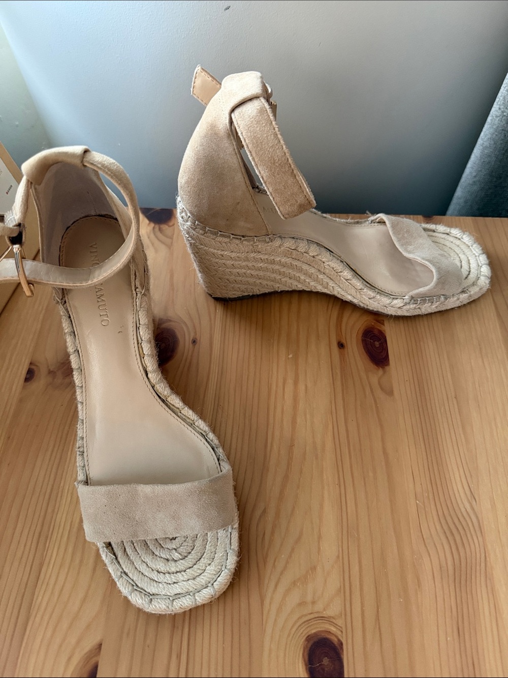 EUC Vince Camuto Meddrina Wedge Espadrille Sandals Tortilla